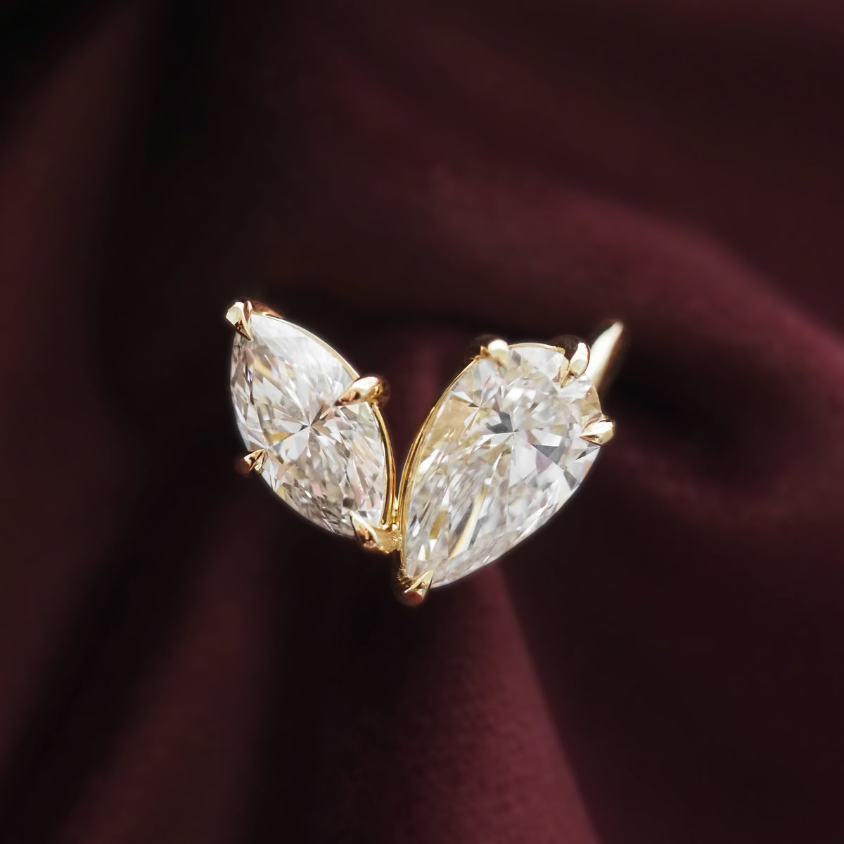 Two-stone toi et moi ring with pear-cut clear stones in yellow gold setting