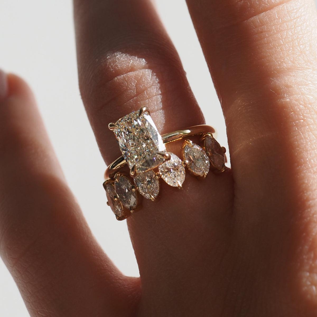 Lena Ring | Oval Claw Set Diamond Ring